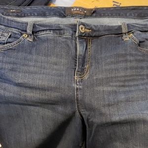 Torrid sz 22r skinny leg almost new jeans